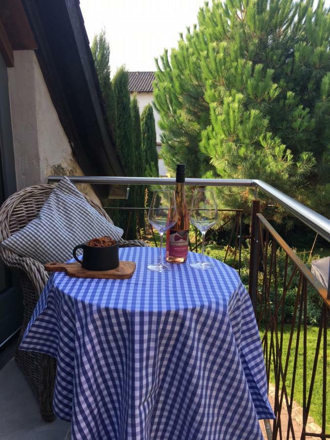 Fuer Zwei Personen In Romantischem Weindorf *